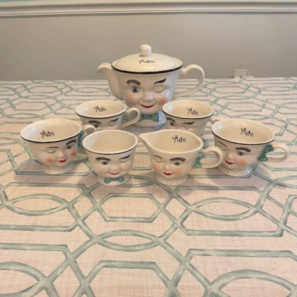 Bailey's Limited Edition Winking Face Tea Set - Teapot, 4 cups, cream/sugar
